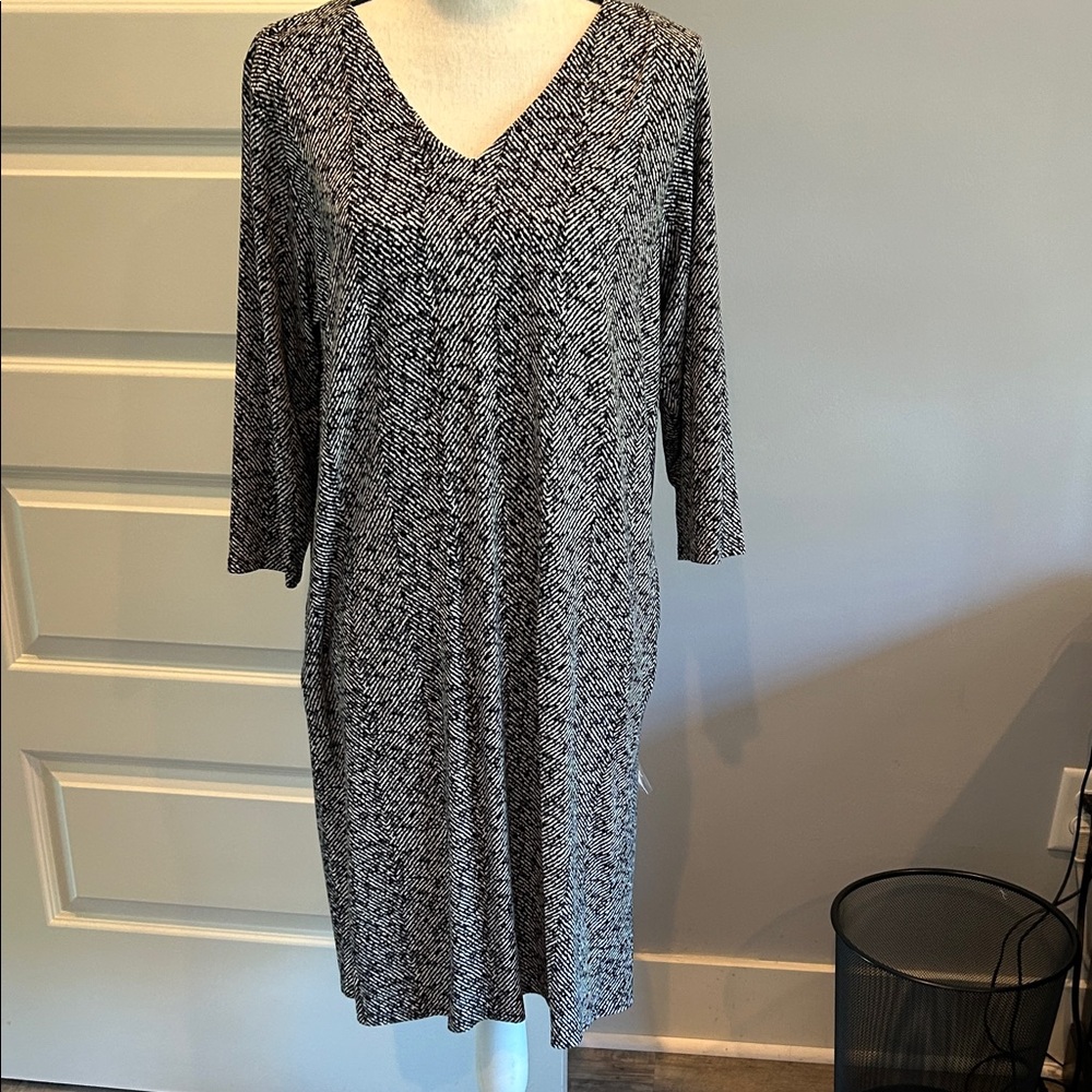 Elegant Black and White Patterned Dress